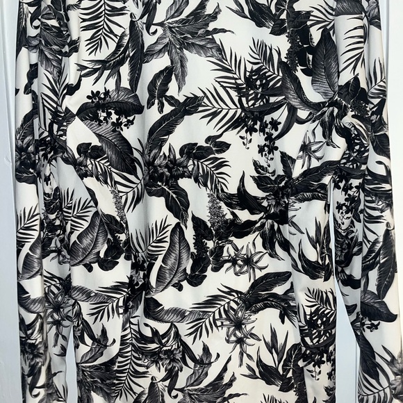 Tommy Bahama Monochrome Floral LS 1/4 Zip Performance Shirt, Womens Sz Large - Picture 4 of 5